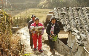 越南女子被卖给中国男子，申请护照返回越南