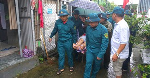 Đà Nẵng: Lực lượng vũ trang tích cực hỗ trợ người dân ứng phó bão số 12