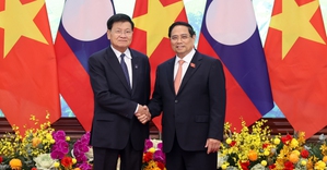 Việt Nam trước sau như một, dành ưu tiên cao nhất cho quan hệ đặc biệt với Lào