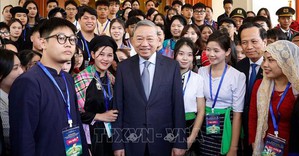 Tổng Bí thư Tô Lâm gặp mặt học sinh, sinh viên, thanh niên dân tộc thiểu số tiêu biểu
