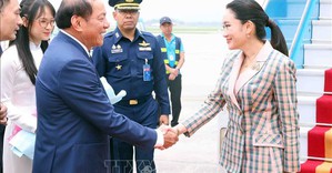 Thủ tướng Vương quốc Thái Lan bắt đầu thăm chính thức Việt Nam