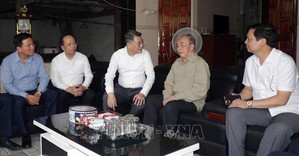 Đoàn công tác của Trung ương thăm gia đình chính sách, người có công với cách mạng tại Hà Tĩnh, Đắk Lắk