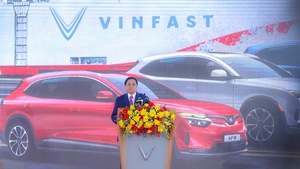 Thủ tướng dự Lễ xuất khẩu ô tô điện thương hiệu Việt Nam đầu tiên ra thế giới