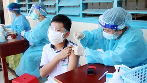 Ti&#234;m vaccine cho trẻ nhằm giảm t&#236;nh trạng chuyển nặng khi nhiễm COVID-19