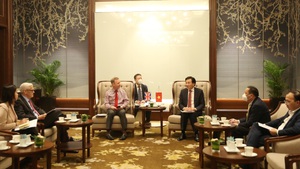 Bộ trưởng, Chủ nhiệm VPCP tiếp Đại sứ Li&#234;n hiệp Vương quốc Anh v&#224; Bắc Ireland tại Việt Nam