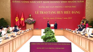 Trao Huy hiệu 55 tuổi Đảng cho Nguy&#234;n Thủ tướng Nguyễn Tấn Dũng
