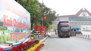 Bài 2: Thương mại biên giới Việt - Trung: Kỳ vọng bước chuyển 'cửa khẩu số'