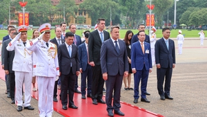 Chùm ảnh: Thủ tướng Luxembourg viếng Chủ tịch Hồ Chí Minh, tham quan Khu di tích Phủ Chủ tịch
