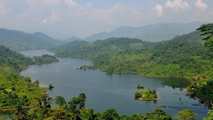 Hồ Ba Bể - 'viên ngọc xanh' giữa đại ngàn Việt Bắc