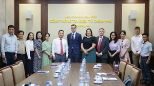 Cổng th&#244;ng tin điện tử Ch&#237;nh phủ tăng cường hợp t&#225;c truyền th&#244;ng với Vương quốc Anh