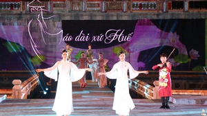 &#193;o d&#224;i xứ Huế