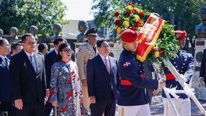 Thủ tướng tưởng niệm lãnh đạo lập quốc và hội đàm với Tổng thống Cộng hòa Dominica