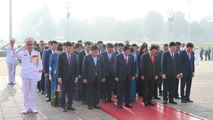 Đại biểu dự Đại hội Đảng bộ Ch&#237;nh phủ v&#224;o Lăng viếng Chủ tịch Hồ Ch&#237; Minh