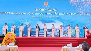 Tổng B&#237; thư T&#244; L&#226;m dự lễ khởi c&#244;ng x&#226;y dựng S&#226;n vận động PVF