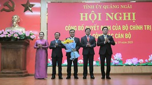 Đồng ch&#237; Hồ Văn Ni&#234;n giữ chức B&#237; thư Tỉnh uỷ Quảng Ng&#227;i