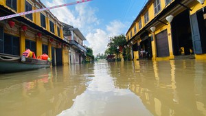 Ứng ph&#243; mưa lũ, ngập lụt tại khu vực Trung Trung Bộ