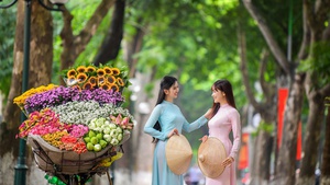 M&#249;a Thu H&#224; Nội dịu d&#224;ng qua từng con phố nhỏ