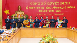 Thủ tướng trao quyết định bổ nhiệm cho 2 Ph&#243; Thủ tướng, 3 Bộ trưởng