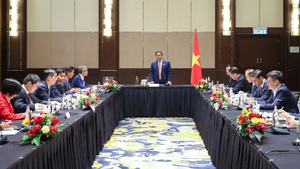 Thủ tướng l&#224;m việc với một số Đại sứ Việt Nam khu vực ASEAN