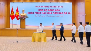 L&#227;nh đạo Ch&#237;nh phủ v&#224; VPCP ủng hộ đồng b&#224;o bị thiệt hại do b&#227;o lũ
