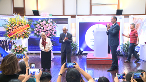 Lễ trao tặng Huân chương cao quý nhất của nước Pháp cho hai nhà khoa học người Pháp gốc Việt