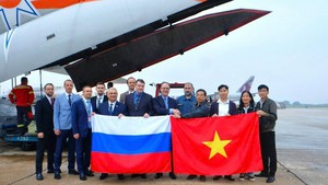 29 tấn h&#224;ng ho&#225; cứu trợ của Li&#234;n bang Nga đ&#227; hạ c&#225;nh tại S&#226;n bay Nội B&#224;i
