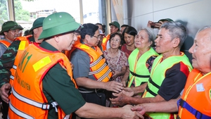 Chùm ảnh: Thủ tướng Phạm Minh Chính thăm hỏi người dân, chỉ đạo khắc phục hậu quả mưa lũ tại Thái Nguyên