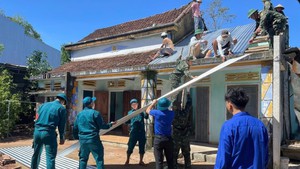 Thủ tướng yêu cầu khẩn trương đánh giá thiệt hại và khắc phục nhanh hậu quả bão, lũ tại khu vực Trung Bộ