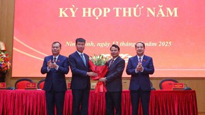 &#212;ng Trần Huy Tuấn l&#224;m Chủ tịch UBND tỉnh Ninh B&#236;nh