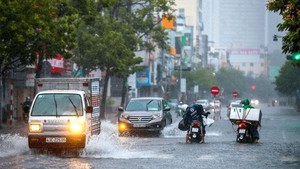 Trung Bộ mưa lớn, nhiều sông vượt mức báo động 3