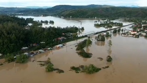 Mưa lũ lịch sử bao tr&#249;m Nam Trung Bộ