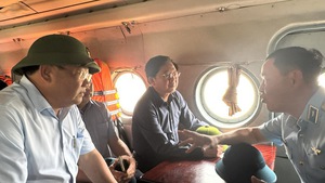 Ph&#243; Thủ tướng Hồ Quốc Dũng trực tiếp thị s&#225;t, chỉ đạo ứng ph&#243; khẩn cấp mưa lũ tại Kh&#225;nh H&#242;a