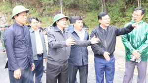 Ph&#243; Thủ tướng Hồ Quốc Dũng kiểm tra, chỉ đạo khắc phục mưa lũ tại L&#226;m Đồng