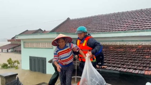 Trung đo&#224;n 910 - Qu&#226;n chủng Ph&#242;ng kh&#244;ng Kh&#244;ng qu&#226;n cứu hộ người d&#226;n tại tỉnh Đắk Lắk