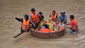 Khẩn trương thống kê thiệt hại, nhanh chóng sửa chữa, xây dựng lại nhà ở cho nhân dân