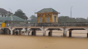 Lũ tr&#234;n s&#244;ng Bồ (Huế) vượt mốc lịch sử lần thứ 3 chỉ trong 1 tuần