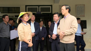 Bộ GD&amp;ĐT hỗ trợ ng&#224;nh gi&#225;o dục TP.Huế khắc phục hậu quả mưa lũ