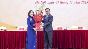 Đồng ch&#237; B&#249;i Thị Minh Ho&#224;i giữ chức Chủ tịch Ủy ban Trung ương MTTQ Việt Nam kh&#243;a X