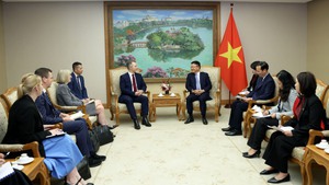 Ph&#243; Thủ tướng L&#234; Th&#224;nh Long tiếp Bộ trưởng Bộ Gi&#225;o dục Australia