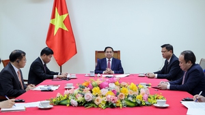 Thủ tướng Phạm Minh Chính điện đàm với Thủ tướng Singapore