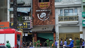 Điều tra nguy&#234;n nh&#226;n vụ ch&#225;y tại đường Trần Hưng Đạo TPHCM