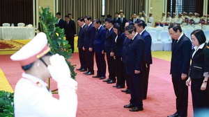 Thủ tướng Phạm Minh Ch&#237;nh viếng v&#224; dự Lễ truy điệu đồng ch&#237; Khamtay Siphandone