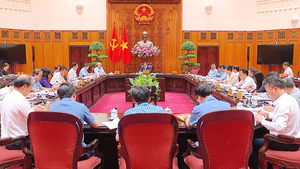 X&#225;c định lộ tr&#236;nh miễn viện ph&#237; cho nh&#226;n d&#226;n v&#224; ph&#225;t triển gi&#225;o dục v&#224; đ&#224;o tạo