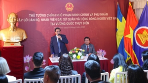  Mong b&#224; con lu&#244;n đo&#224;n kết, người đi trước gi&#250;p người đi sau