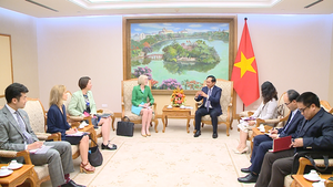 Ph&#243; Thủ tướng B&#249;i Thanh Sơn tiếp Đại sứ Australia