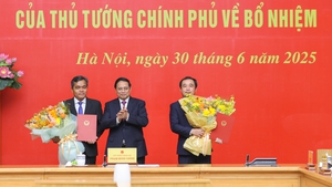 Thủ tướng trao quyết định bổ nhiệm 2 Thứ trưởng