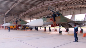SU-30MK2 luyện tập bay đội h&#236;nh đặc biệt ch&#224;o mừng 80 năm Quốc kh&#225;nh