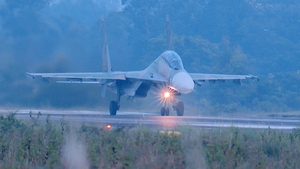 Dậy sớm để &quot;săn&quot; Su-30MK2 bay trinh s&#225;t kh&#237; tượng 