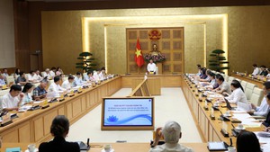 X&#226;y dựng Nghị quyết về chăm s&#243;c sức khỏe nh&#226;n d&#226;n bảo đảm t&#237;nh chiến lược, khả thi