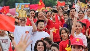Chùm ảnh: Không khí trước giờ hợp luyện diễu binh, diễu hành tại Quảng trường Ba Đình